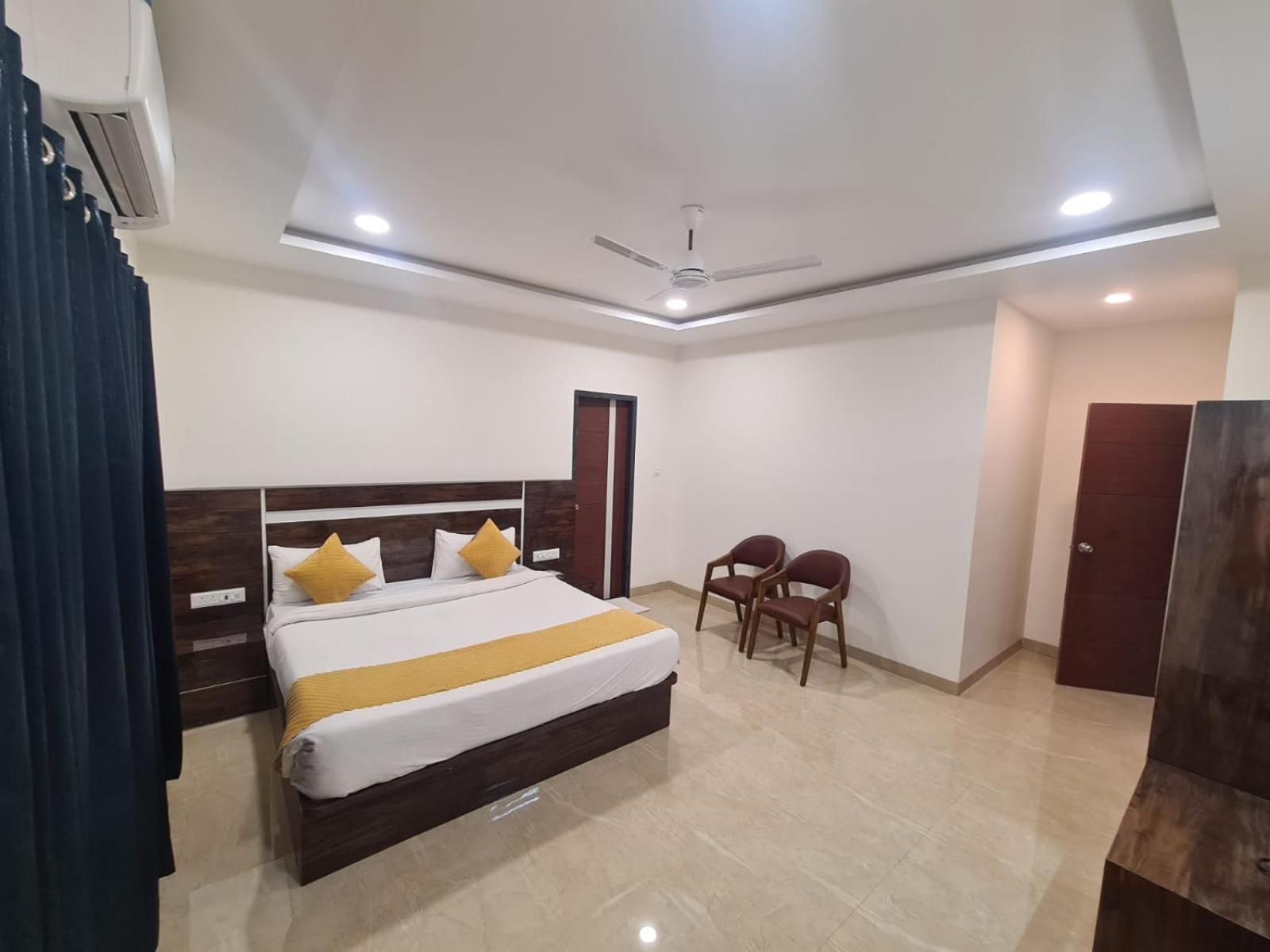 Hill View Hotel By Bil Lonavala Luaran gambar